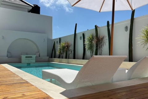 Day, Pool view, Swimming pool, sunbed