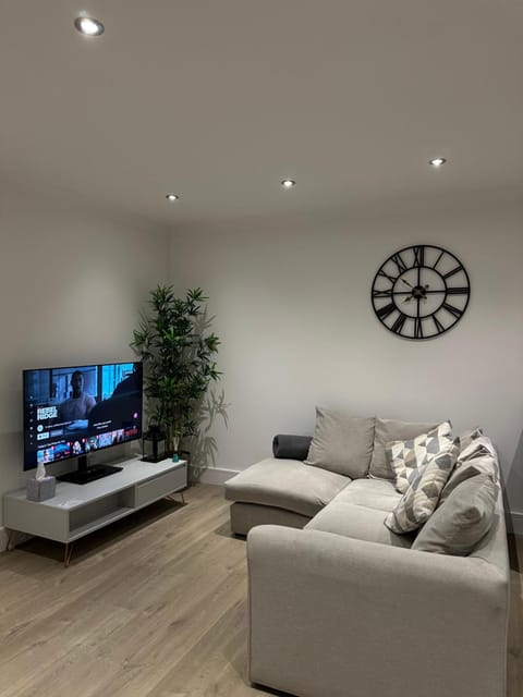 Communal lounge/ TV room, TV and multimedia, Living room, Evening entertainment