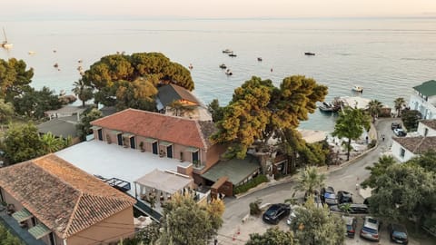 Property building, Restaurant/places to eat, Day, Natural landscape, Bird's eye view, Beach, Sea view, Street view, Location, Sunset, Parking