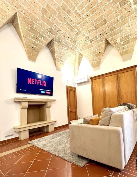 Communal lounge/ TV room, TV and multimedia, Living room, Seating area, Evening entertainment, air conditioner