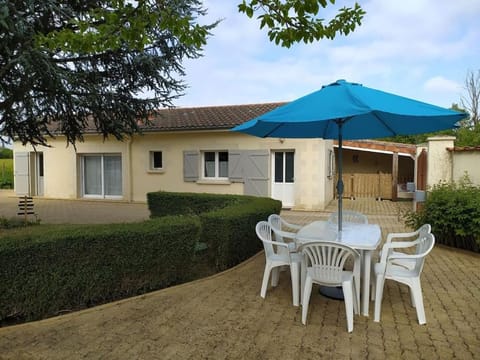 Property building, Garden, Dining area