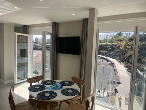 TV and multimedia, View (from property/room), Dining area, Sea view