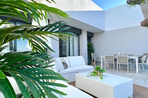 Precioso ático con increíbles vistas al mar Apartment in Costa del Sol