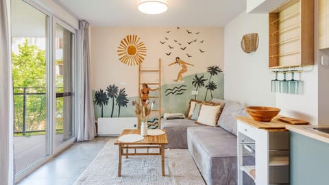 Kitchen or kitchenette, Living room, Seating area, Dining area