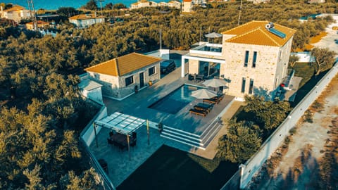Property building, Day, Natural landscape, Bird's eye view, Location, Parking