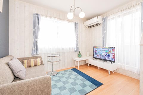 Communal lounge/ TV room, TV and multimedia, Living room, air conditioner