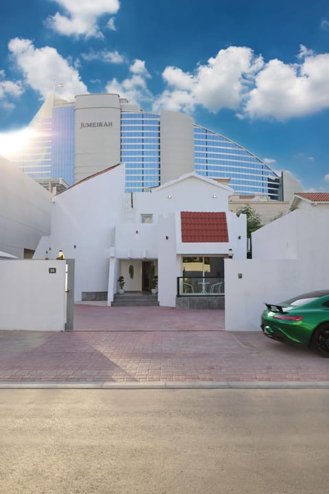 Beautiful private villa with pool Villa in Dubai