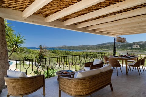 Property building, Balcony/Terrace, Living room
