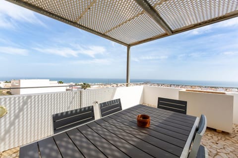 Property building, Balcony/Terrace, Living room