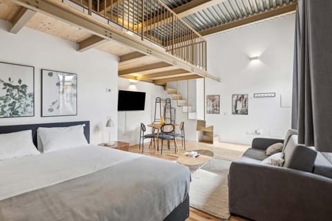 Bed, Seating area, Bedroom