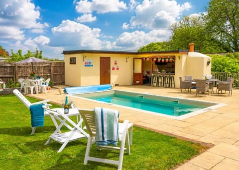 Day, Natural landscape, Garden, Lounge or bar, Garden view, Pool view, Swimming pool, sunbed