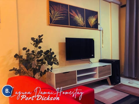 Communal lounge/ TV room, TV and multimedia, Living room, Seating area, Evening entertainment