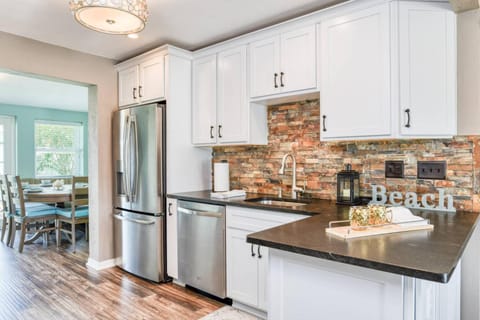 Tropical Escape House in Butler Beach