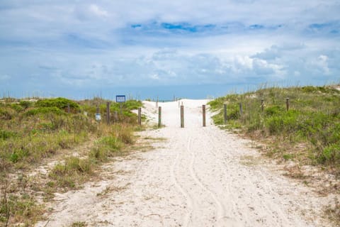 Tropical Escape House in Butler Beach