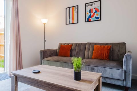 Modern and Comfortable Home away from Home Apartment in Northampton