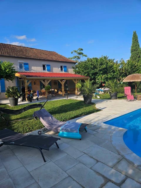 Patio, Garden, Swimming pool, sunbed
