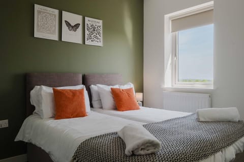 Pristine and Modern Home away from Home Apartment in Northampton