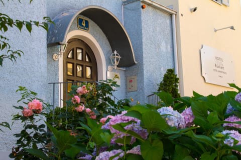 Facade/entrance, Garden