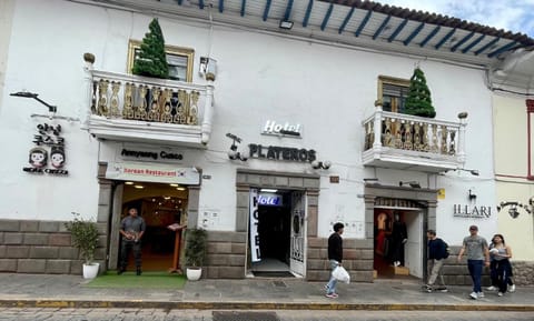 Facade/entrance