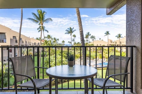 View (from property/room), Balcony/Terrace, Dining area, Pool view, Sea view
