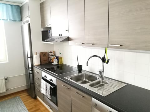 Coffee/tea facilities, Kitchen or kitchenette, dishwasher, microwave, oven, stove, toaster