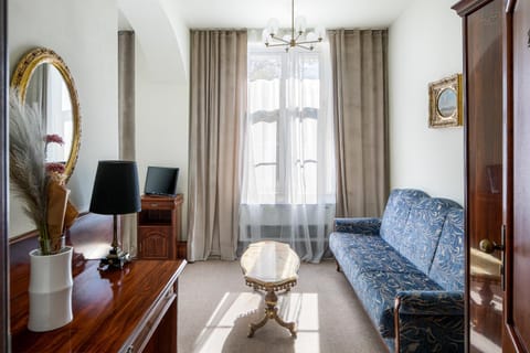 TV and multimedia, Seating area