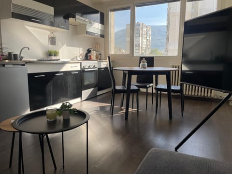 Cozy APT Free Parking Wi-Fi Netflix Apartment in Sofia