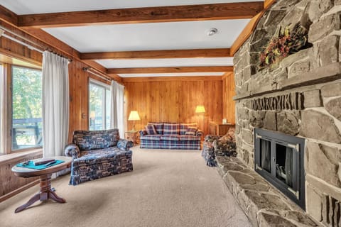 Bear Paw Cottage- 12 mins to Seneca Rocks cottage House in Shenandoah Valley