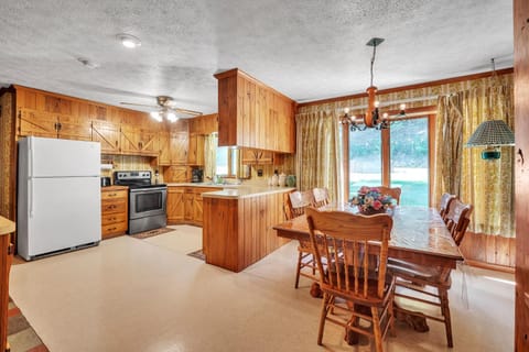 Bear Paw Cottage- 12 mins to Seneca Rocks cottage House in Shenandoah Valley