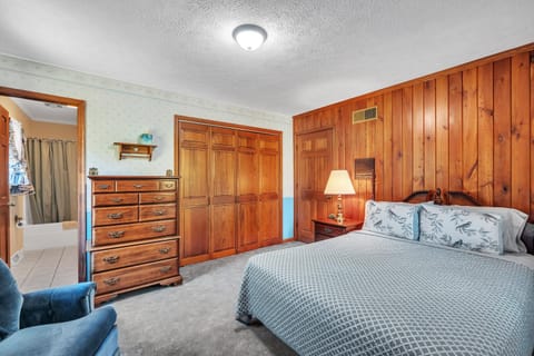 Bear Paw Cottage- 12 mins to Seneca Rocks cottage House in Shenandoah Valley