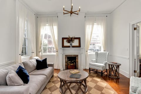 Wilkins Townhouse - 3 Bed, 3 Bath, Walk to Downtown House in Natchez