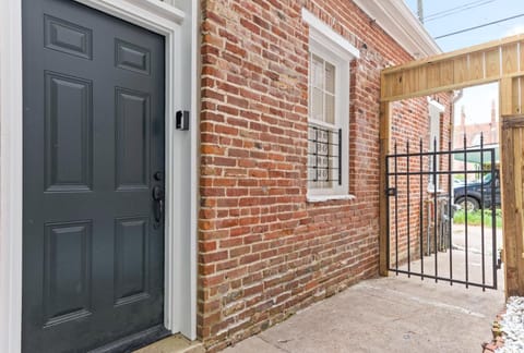 610 Franklin - 5B - 1 Bed, 1 Bath, Heart of Downtown, Washer & Dryer House in Natchez