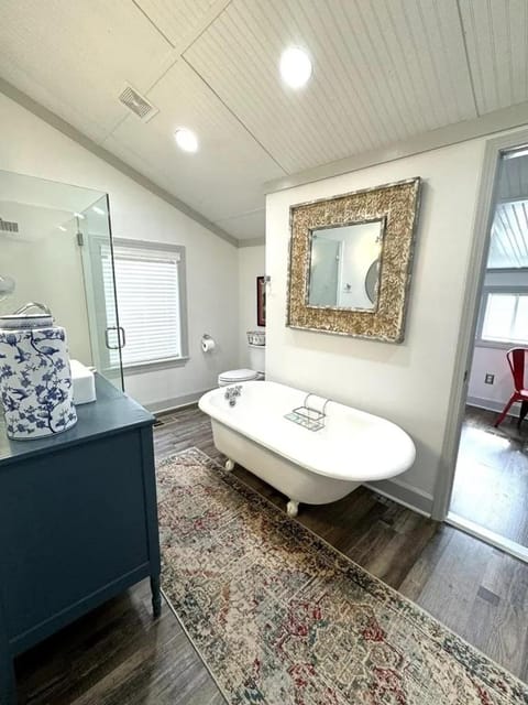 Creole Cottage - 2 Bed, 1 Bath, Pet Friendly with Fee, Walk to Downtown, Grill, Washer & Dryer House in Natchez