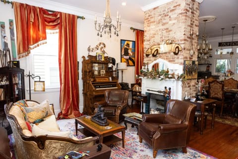 The Dollhouse - 3 Bed, 2 Bath, Walk to Downtown House in Natchez