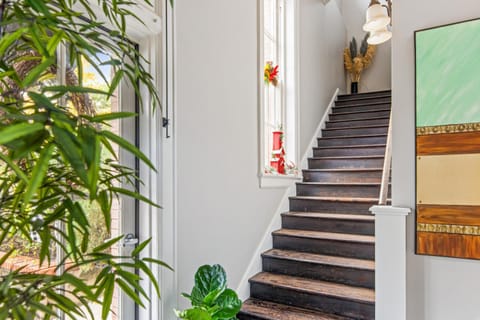 Train Depot - 2 Bed, 1 & Half Bath, Heart of Downtown, Washer & Dryer Apartment in Natchez