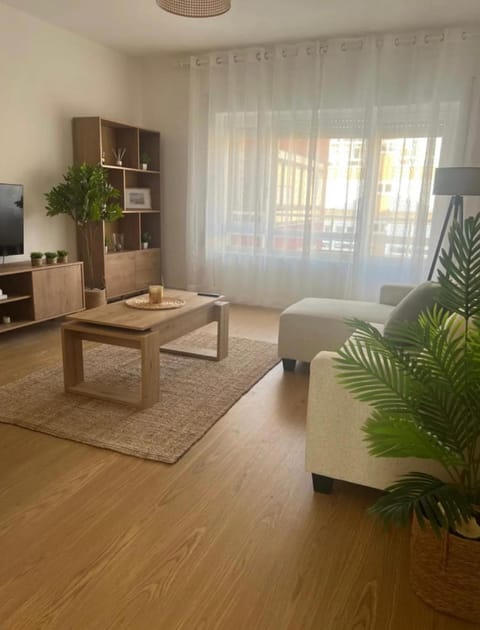 Communal lounge/ TV room, TV and multimedia, Living room, Seating area, Evening entertainment