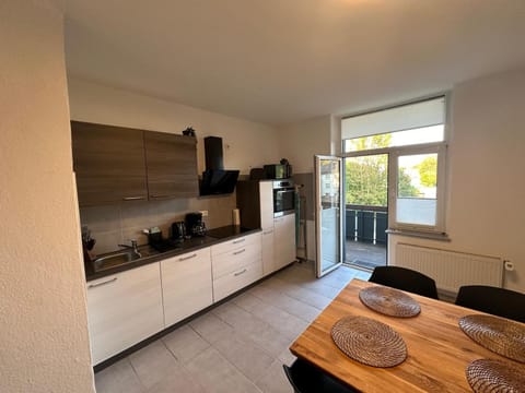 Dining area, Food