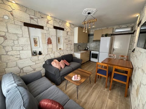 TV and multimedia, Kitchen or kitchenette, Living room