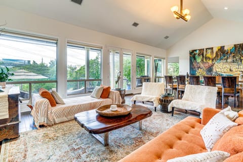 7 Mi to Zilker Park Oasis with Pool and Patio House in Lake Austin
