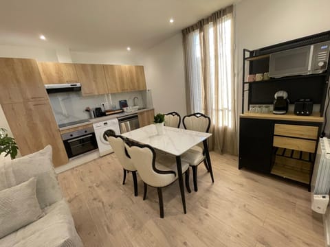 Coffee/tea facilities, Living room, Dining area
