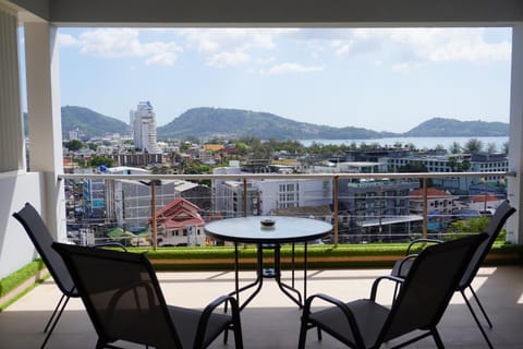 Balcony/Terrace, Seating area, Dining area, City view, Sea view
