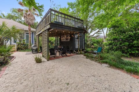 Bare Feet Bungalow -Close to beach & dog friendly House in Gulfport
