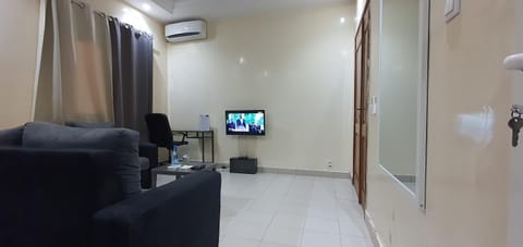 Communal lounge/ TV room, TV and multimedia, Living room, Seating area, Evening entertainment, air conditioner