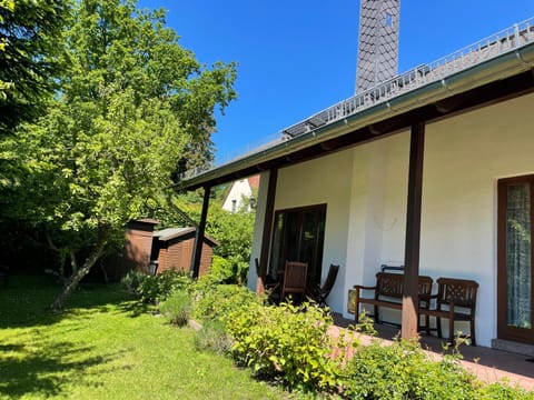 Property building, Garden, Balcony/Terrace, Garden view