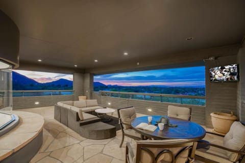 Endless Views House in Paradise Valley