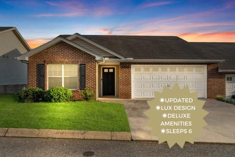 UrbanRetreat 2BR Garage 15 min to UT MedDtwn House in Knoxville