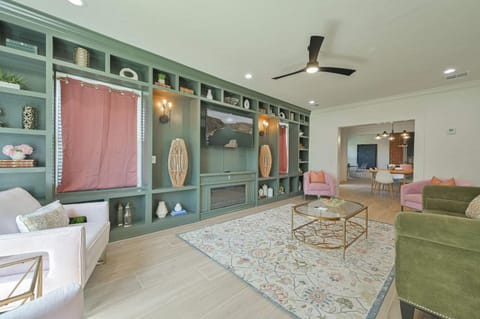 Luxury and comfort for family or large group - close to OUHSC Downtown House in Oklahoma City