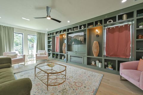 Luxury and comfort for family or large group - close to OUHSC Downtown House in Oklahoma City