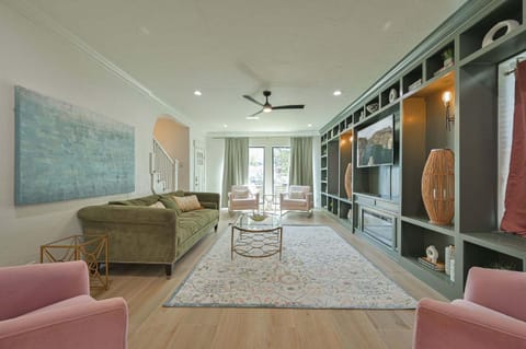 Luxury and comfort for family or large group - close to OUHSC Downtown House in Oklahoma City