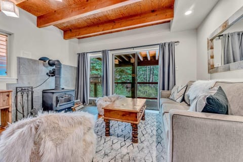 Charming Tahoe Cabin with Private Beach Access Cabin in Tahoe City